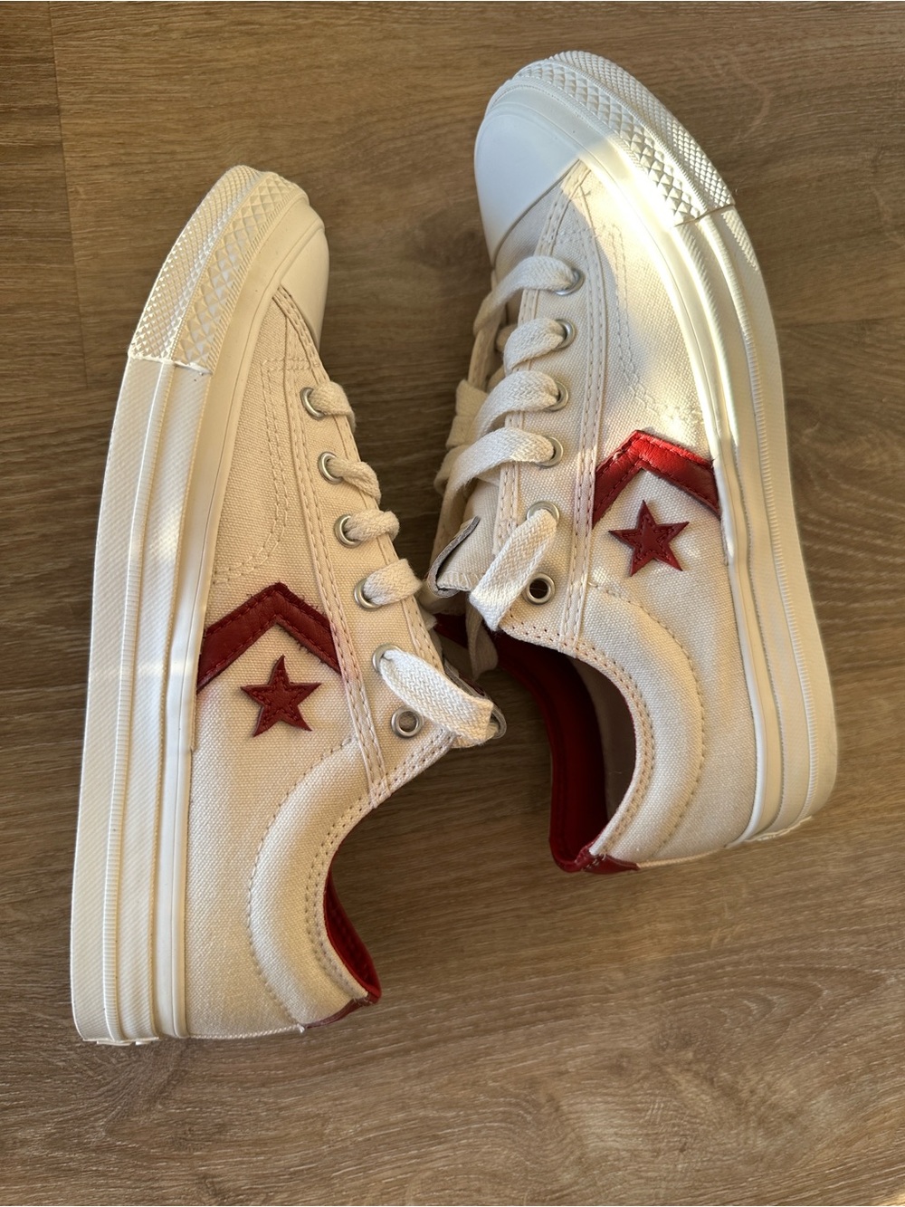 Converse Women Cream Canvas Sneakers with Red Star